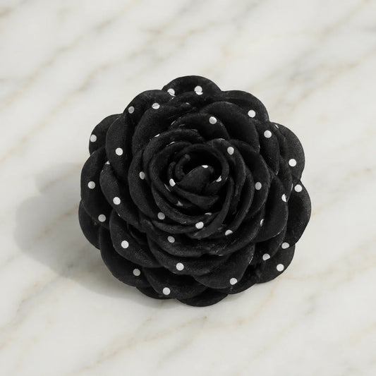 NAMISO - Hana Rose - hårklemme - Black w. white dots (9 cm)